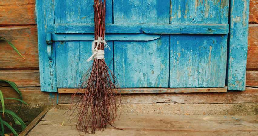 Halloween door decorations - Witches' broom
